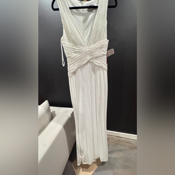 MAC DUGGAL
White V-Neck Sequin Wrap Waist Gown
26598 - Picture 6 of 15